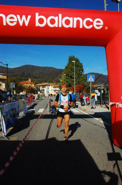 Fabio Francia conclude il Trail del Lago d'Orta