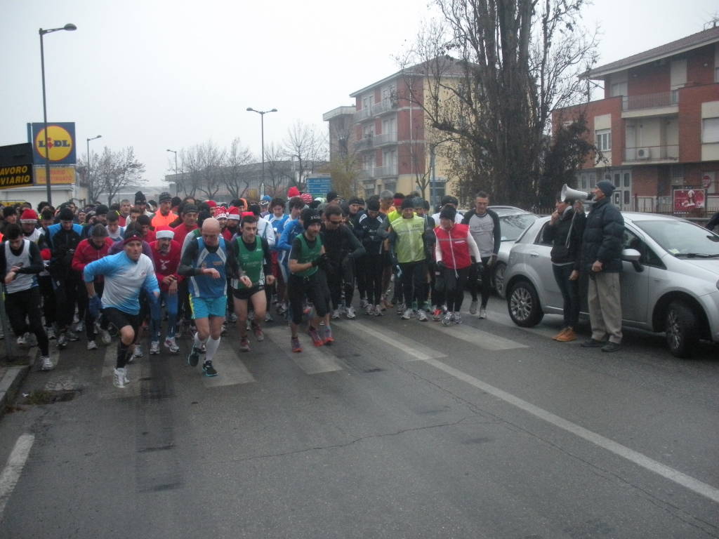 Asti, oltre 350 podisti alla Corsa del Panettone