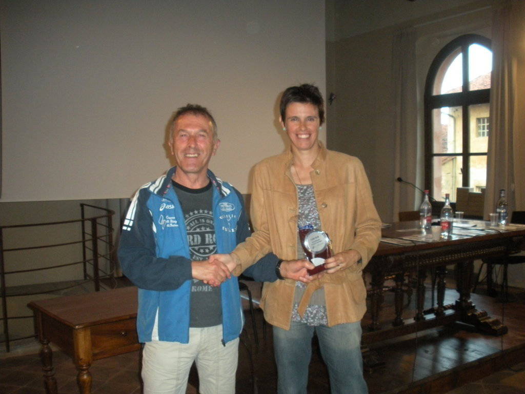 Claudia Solaro premiata dalla Fidal Cuneo per la maglia azzurra di corsa in montagna