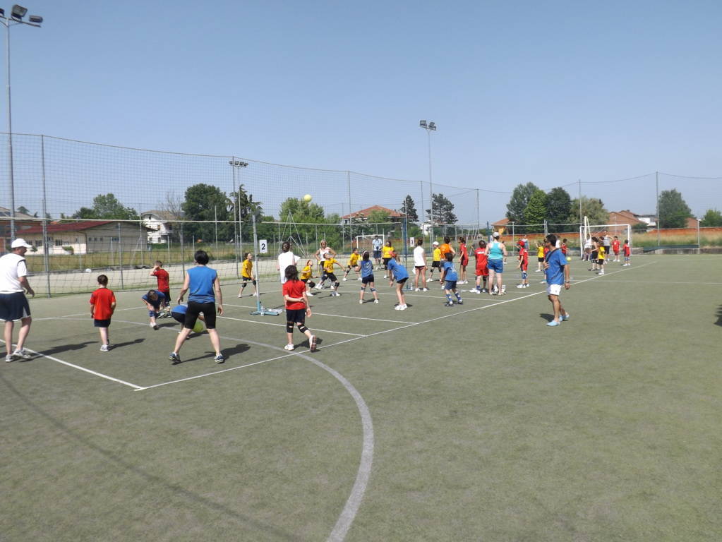 Il raduno di minivolley in casa chiude la stagione della Pallavolo Mezzaluna (foto)