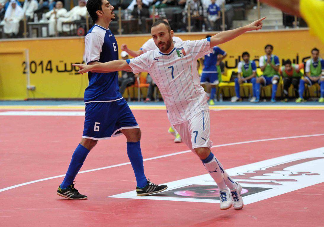 L'orange De Luca trascina l'Italia alla vittoria nella gara d'esordio della Futsal Continental Cup