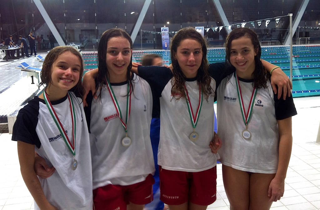 Esordienti dell'Asti Nuoto scatenati a Torino: cade il record provinciale della 4x50 sl femminile