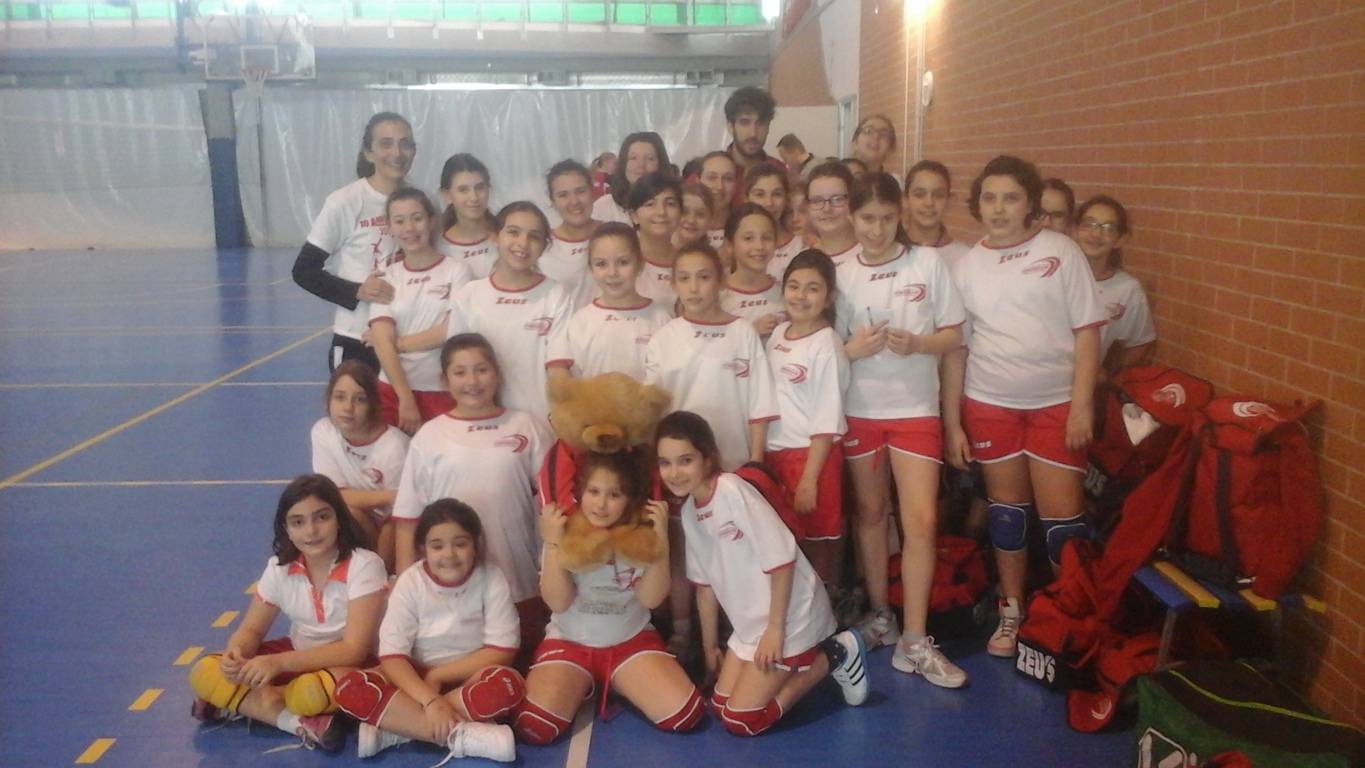 Bella esperienza a Poirino per il Minivolley della Mezzaluna, bene l'Under 13, ko l'Under 16