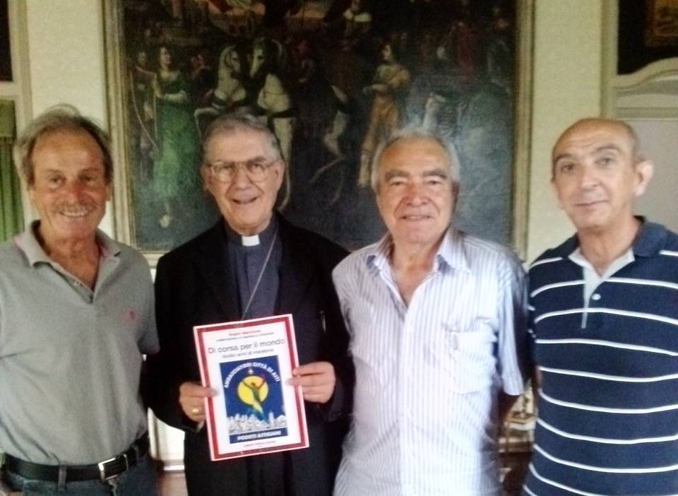 Presentato al Vescovo Mons. Francesco Ravinale il libro ''Di corsa per il mondo - 12 anni di maratone''