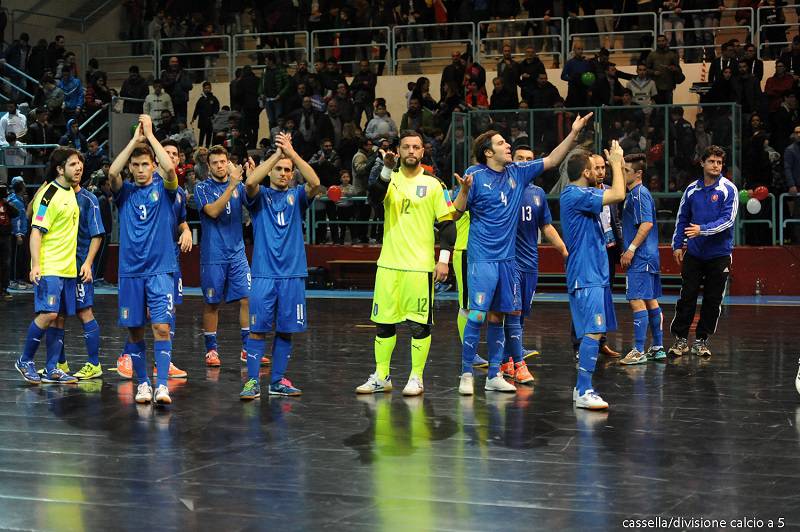 Sconfitta indolore per l'Italia del Futsal, che si qualifica come prima ai play off mondiali