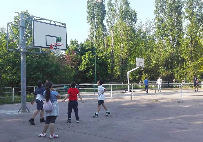 Raddoppiato il campo da basket al Bramante, crescono ad Asti le pedane sportive all'aperto