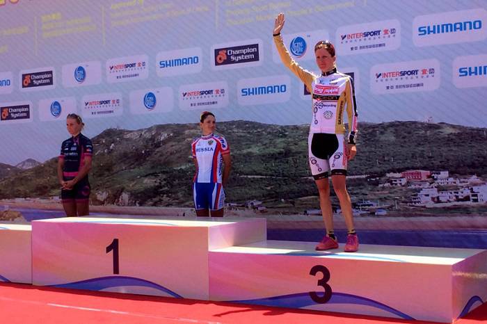 La Servetto Footon sul podio delle seconda tappa del Tour of Zhoushan con Nicole Brandli