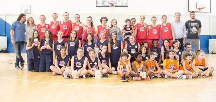 Spettacolo e divertimeno nella giornata in rosa della Scuola Basket Asti