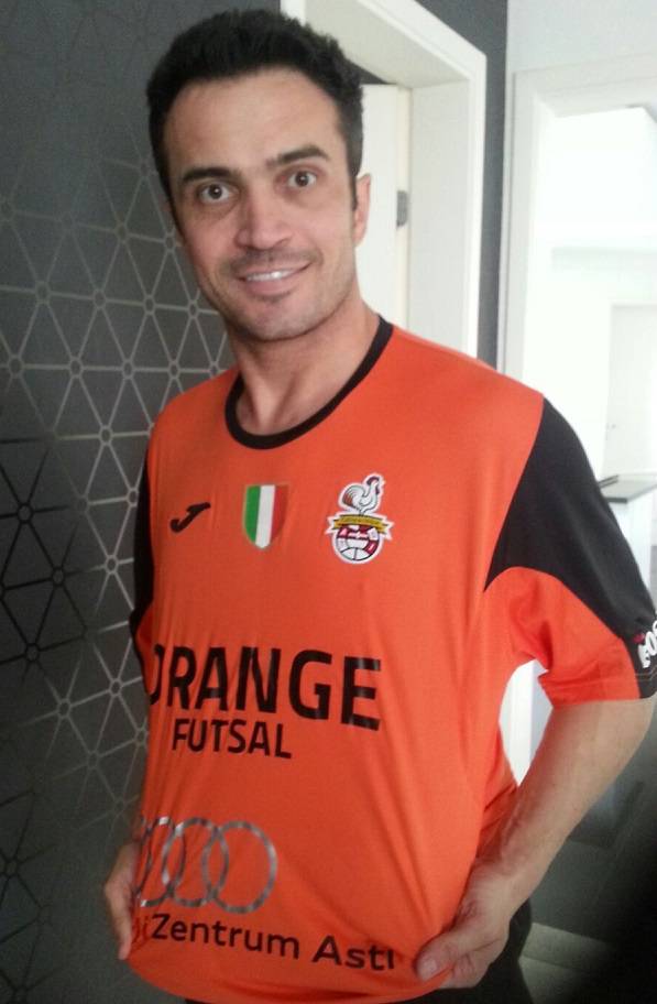 Il fuoriclasse Falcao in maglia Orange Futsal nell'amichevole benefica pro Norcia con la Luparense