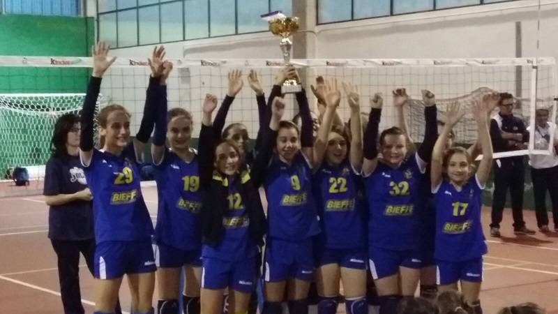 L'Under 12 della Pallavolo Valle Belbo vince il torneo di Castagnole Lanze