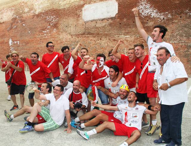 Il Moncalvo è campione d’Italia di tamburello a Muro, Montechiaro ko in finale