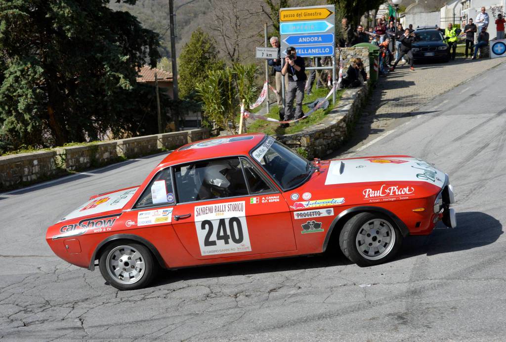 Graziano Espen e Anna Canale al via del Rally Valli Vesimesi sulla Lancia Fulvia Hf