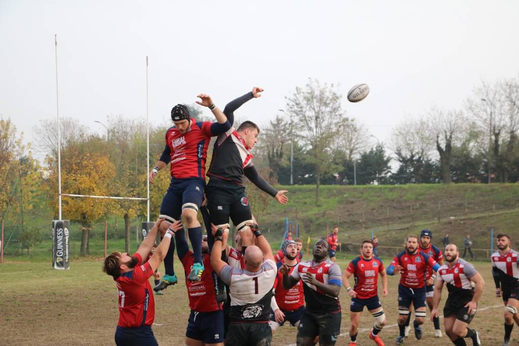 Il Monferrato Rugby fa suo lo scontro al vertice e si riporta in testa alla classifica