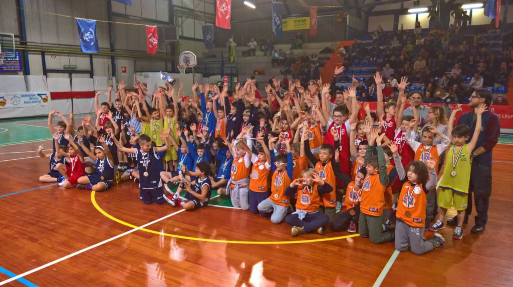 Bella giornata di sport per gli Aquilotti della Scuola Basket Asti al Torneo della Befana di Aosta