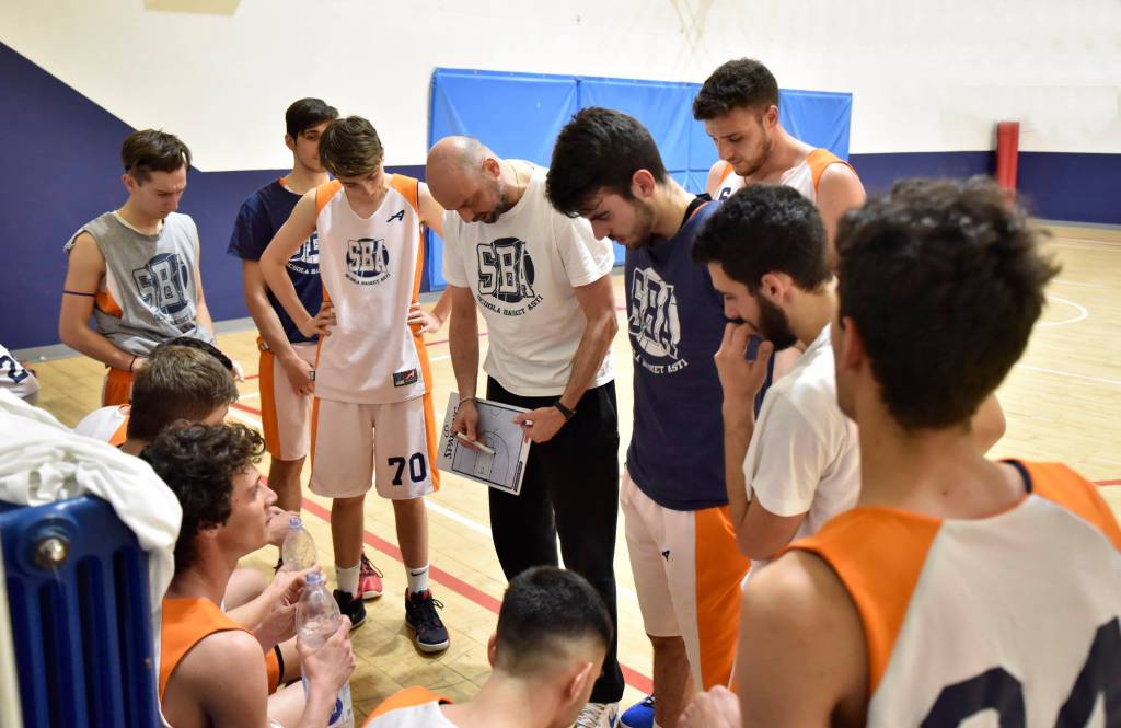 In Promozione la Scuola Basket Asti batte Leinì e conquista i play off con un turno d’anticipo