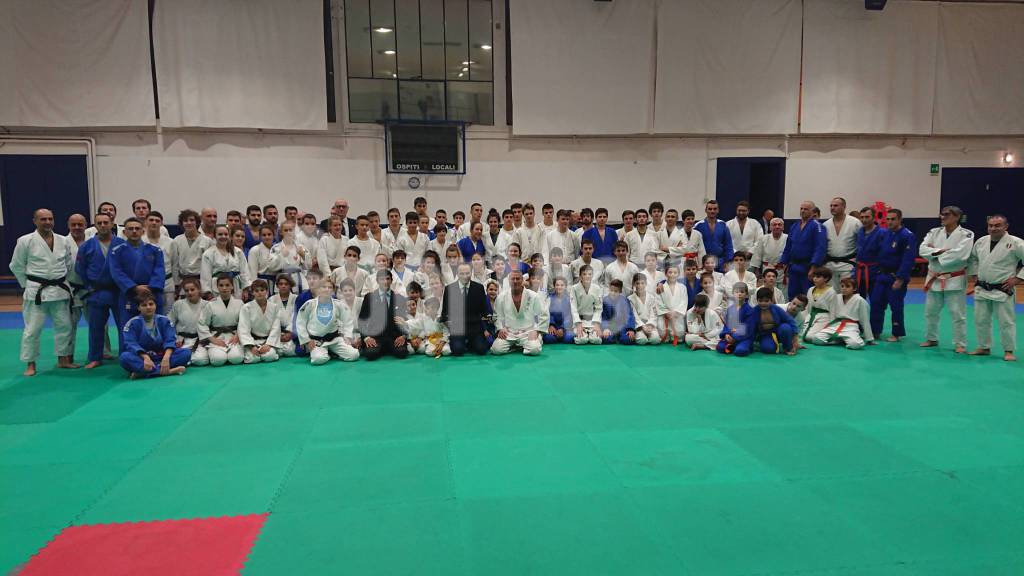 Asti, all’allenamento Regionale di Judo la consegna della cintura nera ad Alberto Cirio
