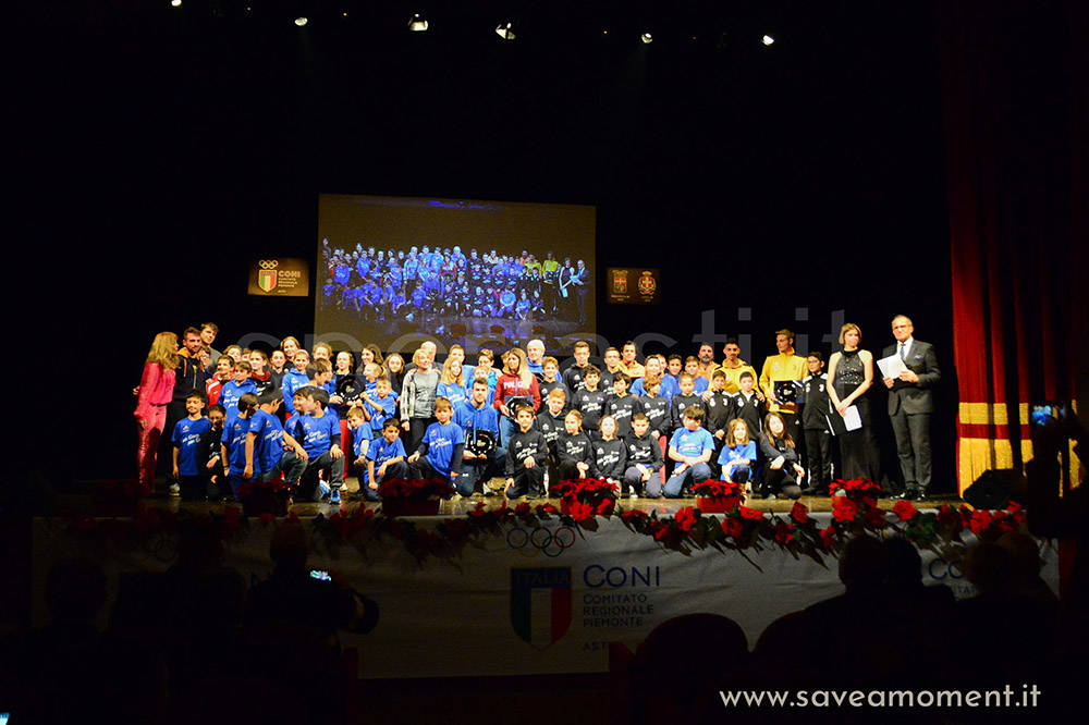Sfilata di campioni sul palco del Teatro Alfieri alla 25a Festa dello Sport Astigiano