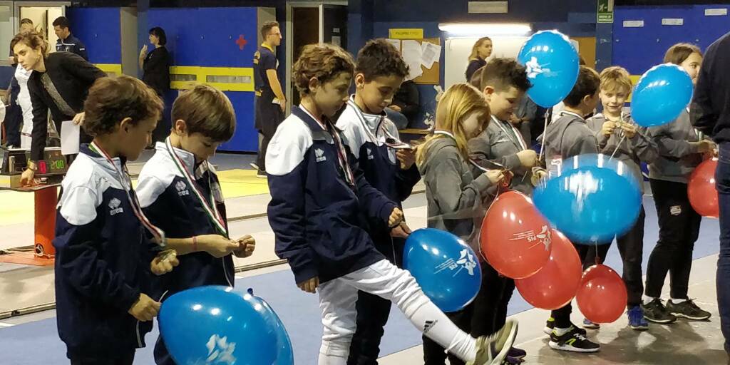 Dieci piccoli atleti del Club Scherma Associati alla Festa dei Bambini di Torino