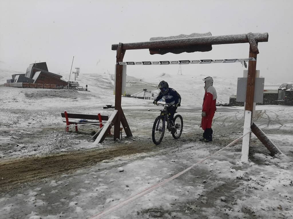 A Cervinia gare sotto la neve per gli atleti del Team Enduro del Pedale Canellese