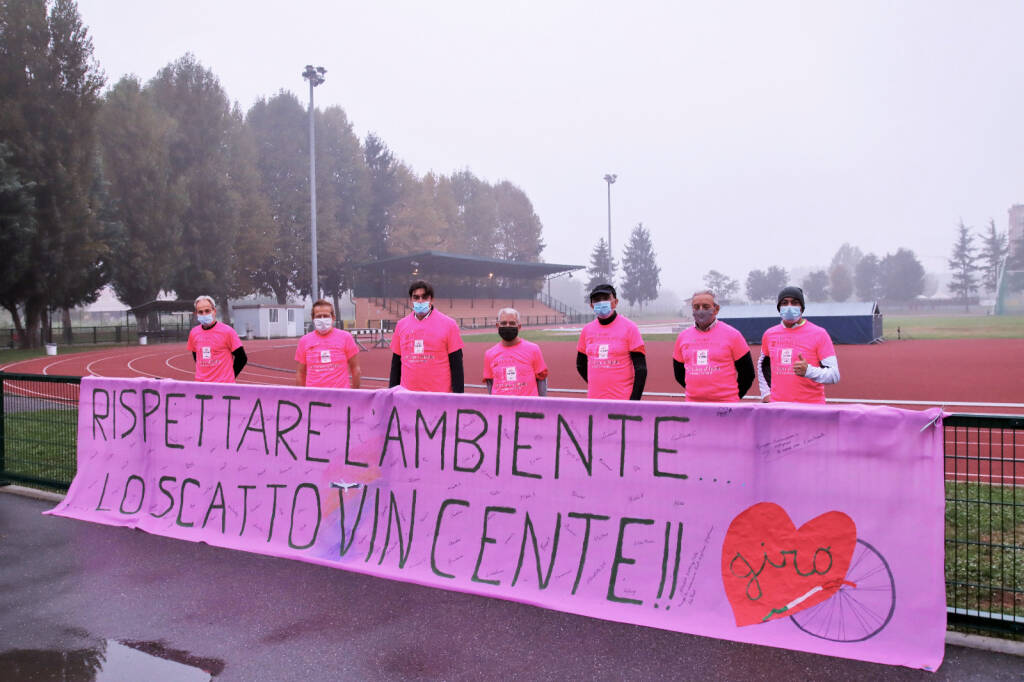 Un messaggio di sensibilizzazione degli Ecorunners astigiani per l’arrivo del Giro d’Italia ad Asti