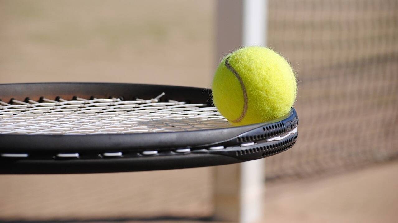 tennis repertorio Foto di Nici Keil da Pixabay