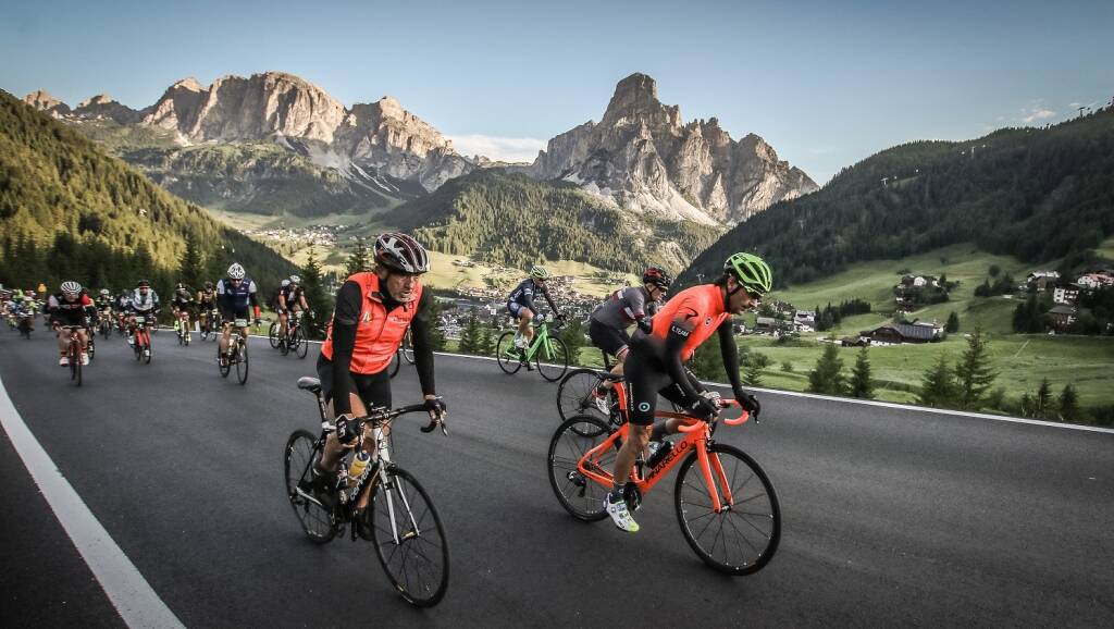 Sette ciclisti della provincia di asti alla partenza della 34° edizione della Maratona dles Dolomites – Enel