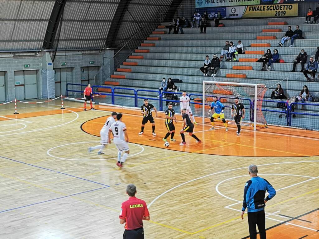 Serie B Calcio a 5: l’Orange Futsal vince di misura il derby contro l’Avis Isola