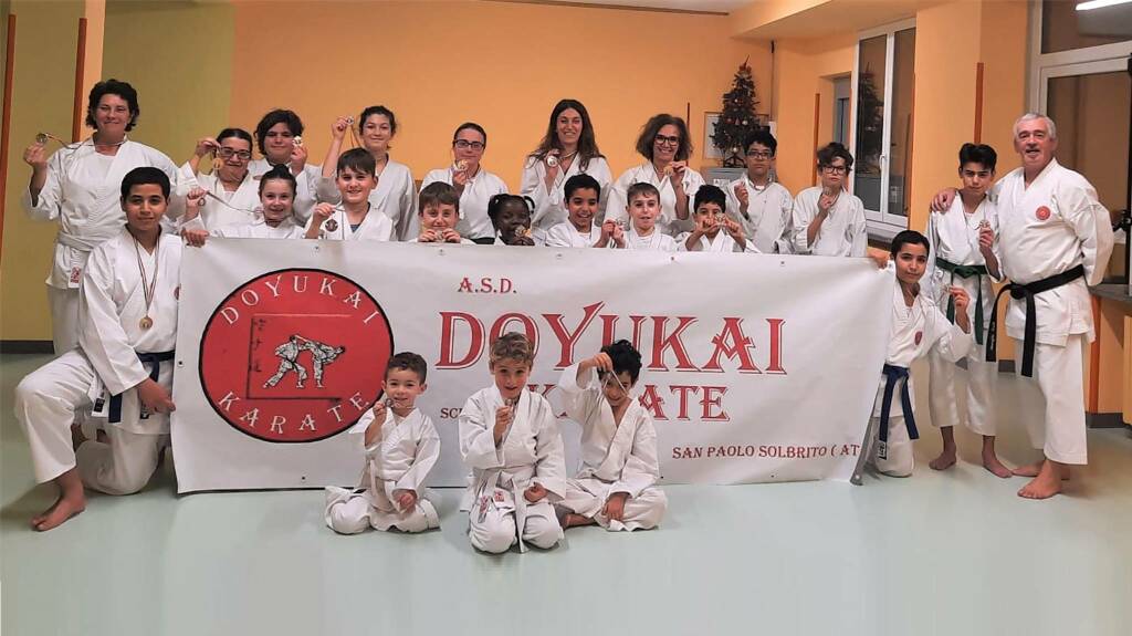 Alla Coppa di Natale di Karate pioggia di medaglia per la palestra Doyukai di San Paolo Solbrito