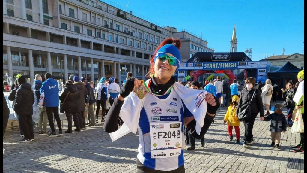 Ninni Sacco Botto sul podio tricolore master alla Maratona di Reggio Emilia