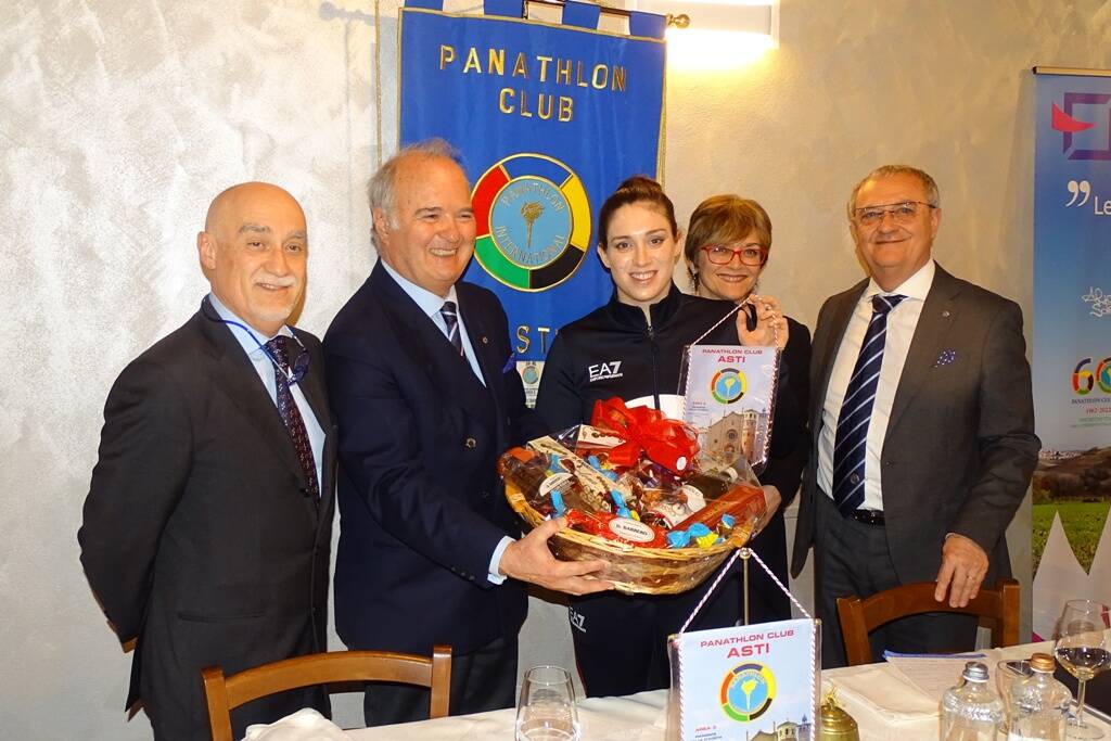 La nuotatrice paralimpica Carlotta Gilli ospite della Conviviale del Panathlon Club Asti