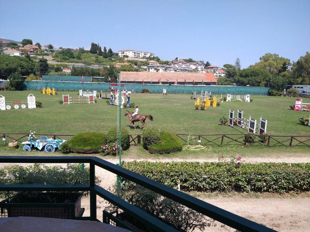 Equitazione: Massimo Grossato e gli altri portacolori della Varletta a Sanremo con campioni di quattro continenti