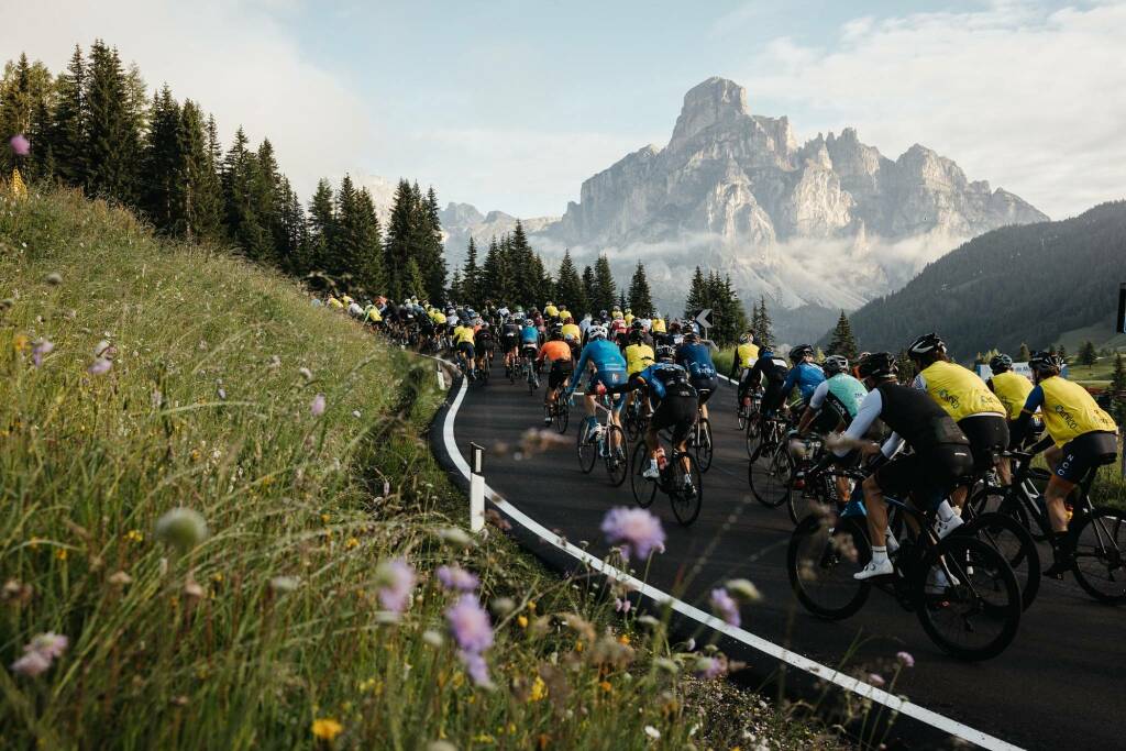 Sei ciclisti della provincia di Asti alla partenza della 35a edizione della Maratona dles Dolomites – Enel