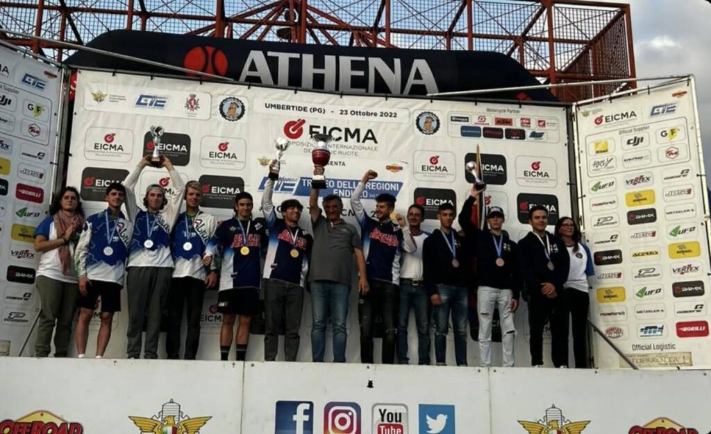 Trofeo delle Regioni in Umbria: i piloti del Moto club Alfieri sul podio con la squadra del Piemonte