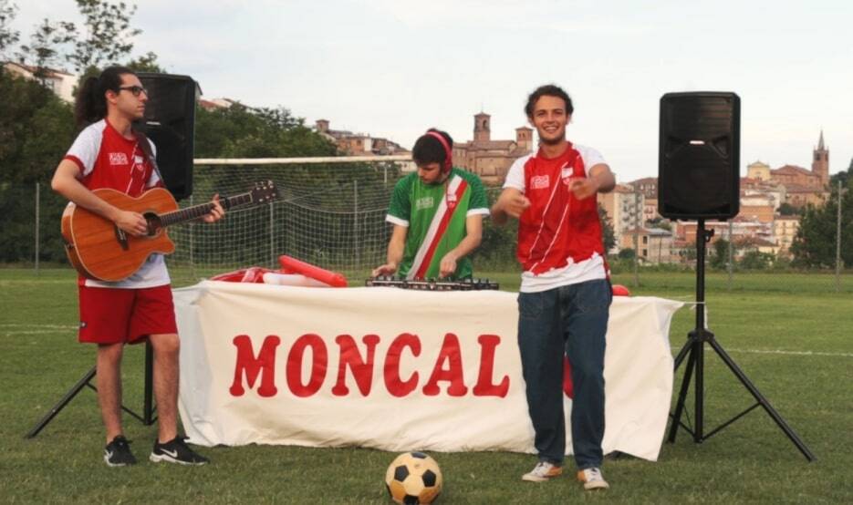 Moncalvo Calcio canta con il suo inno presentato alla vigilia dei festeggiamenti per il salto in Prima categoria