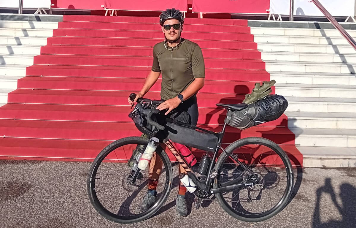 Da Asti a Barcellona in bicicletta: il viaggio di Diego Tassagna