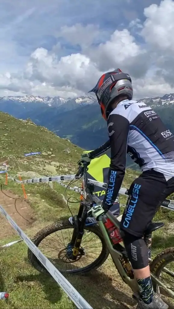 Bene gli atleti del Pedale Canellese nella prova di Coppa del Mondo Enduro UCI sulle Alpi Svizzere
